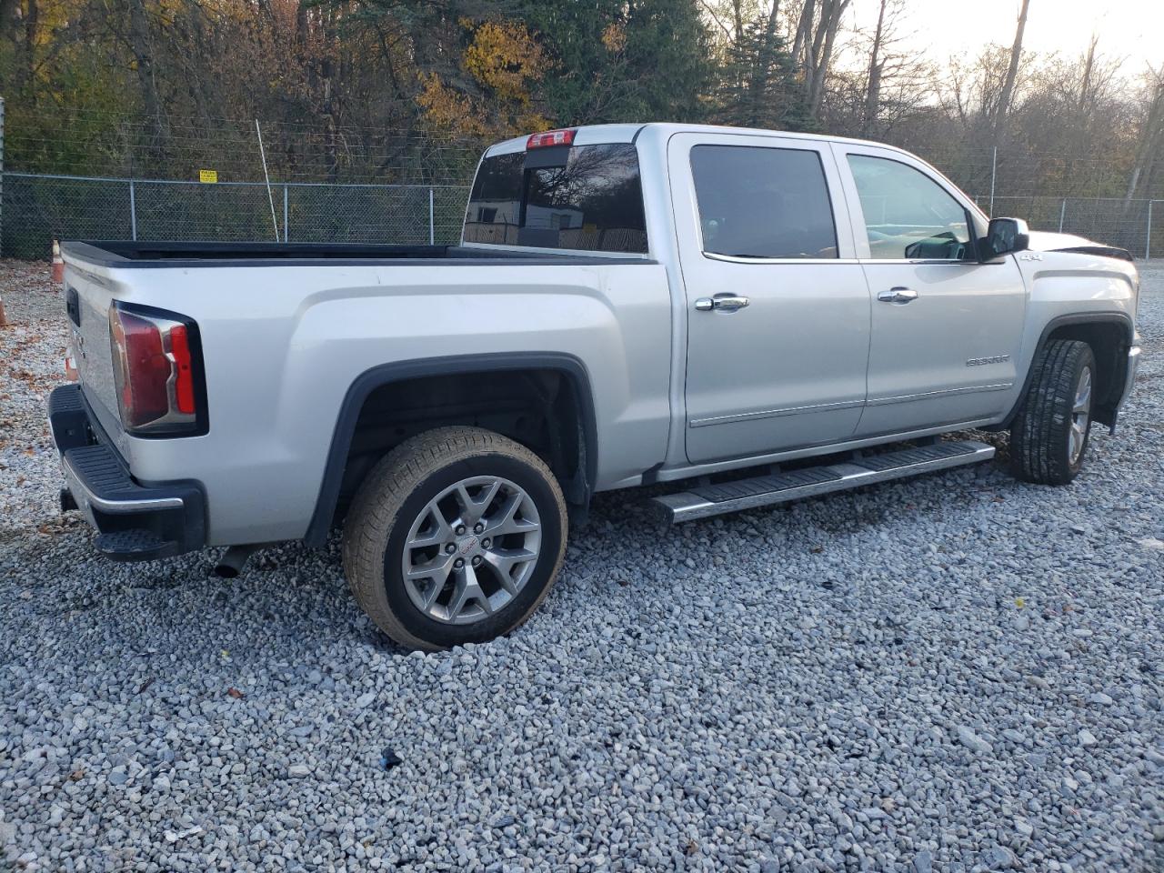 2017 GMC Sierra - Image 3
