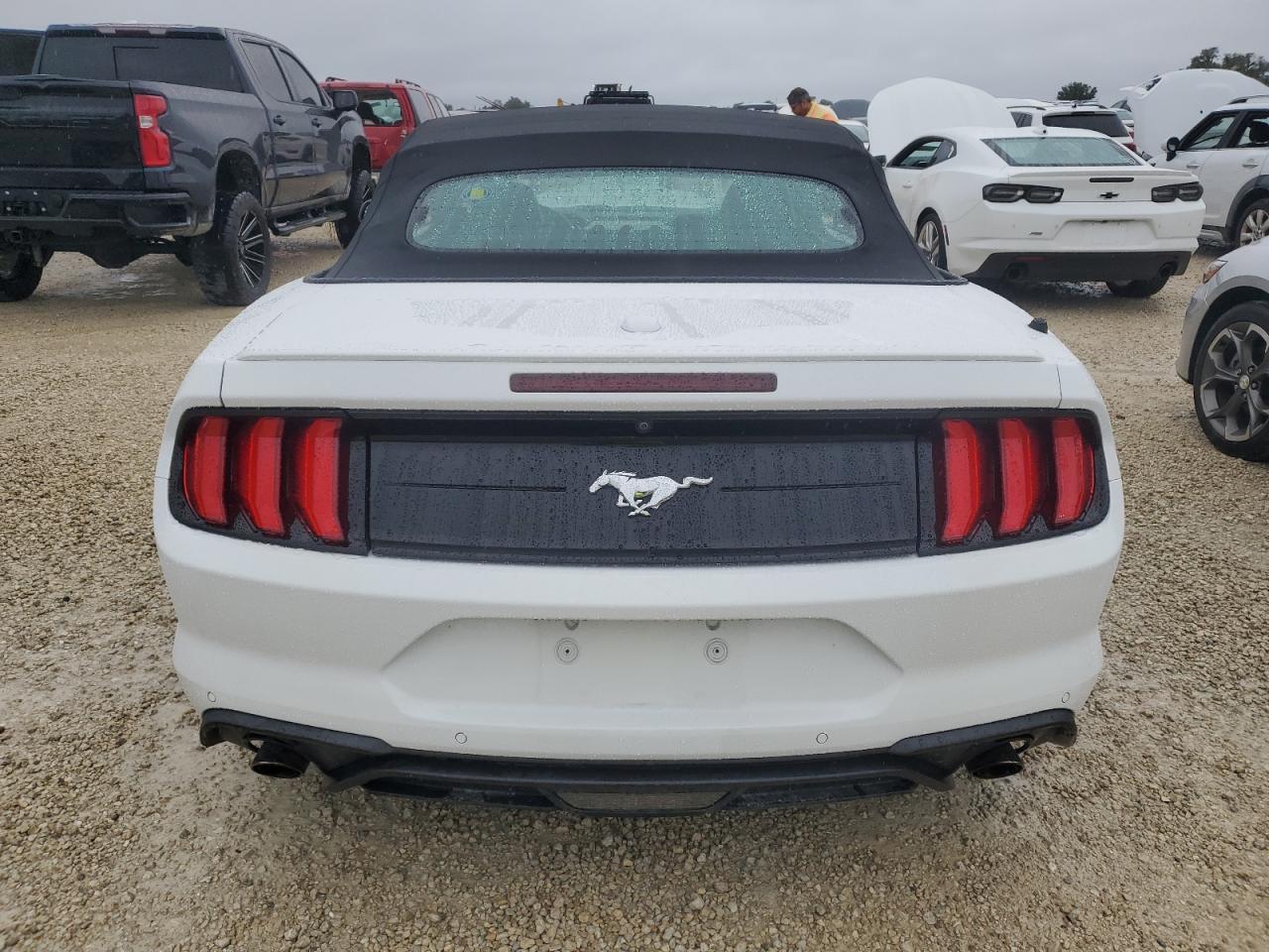 1FATP8UH7J5166372 2018 Ford Mustang