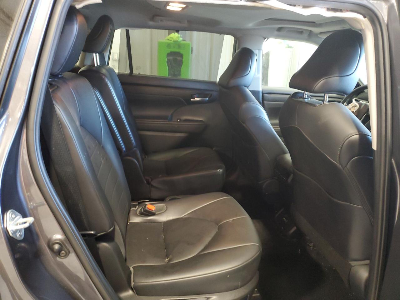 2021 Toyota Highlander - Image 11