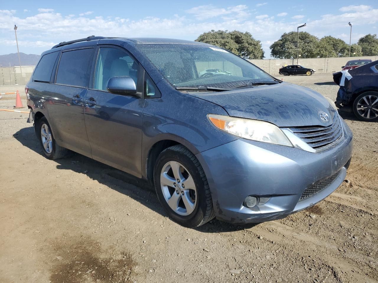 2016 Toyota Sienna - Image 4