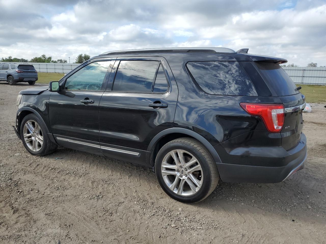 1FM5K7D8XHGC05171 2017 FORD EXPLORER - Image 2