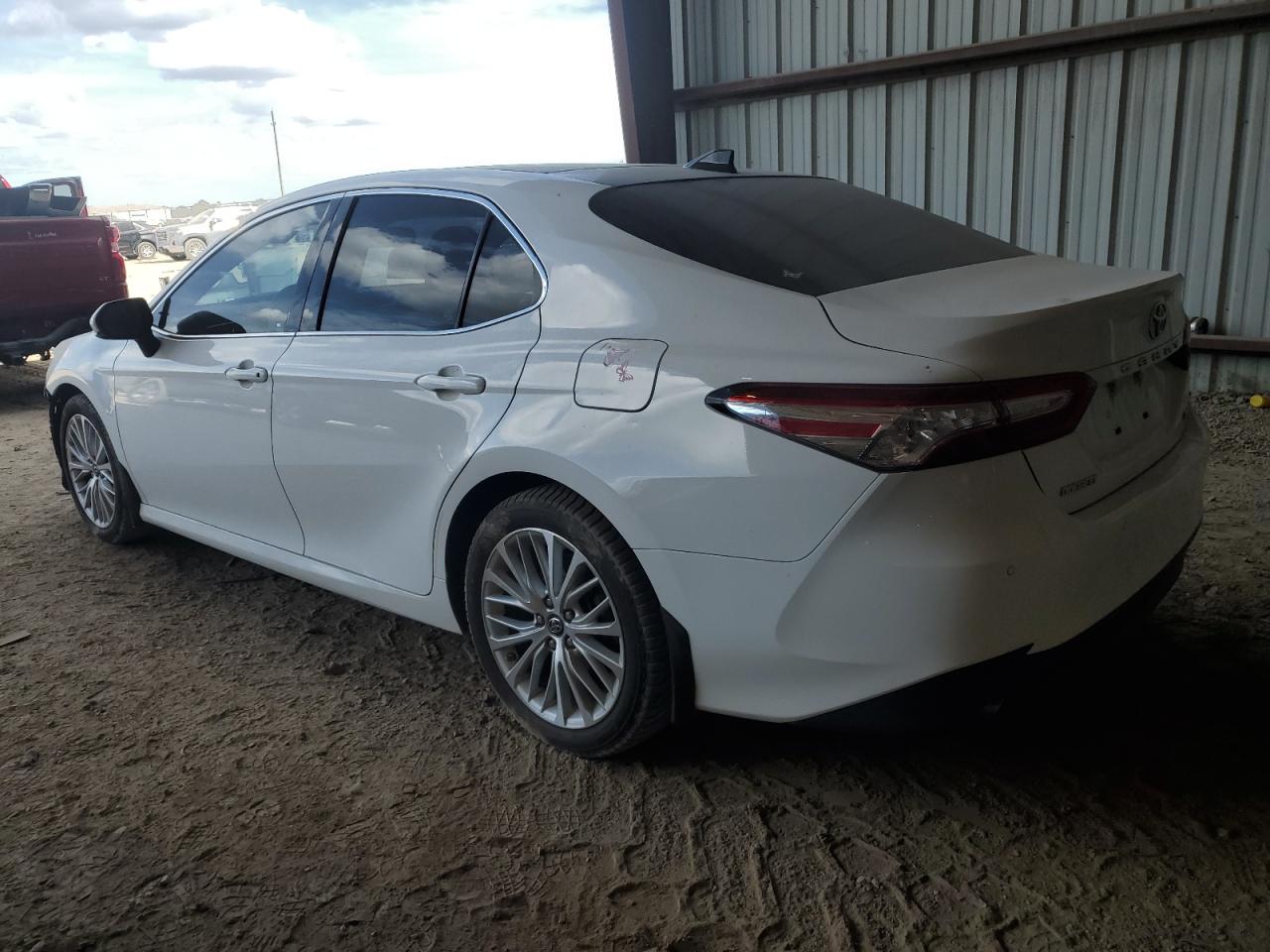 VIN 4T1BZ1HK9JU503140 2018 TOYOTA CAMRY no.2