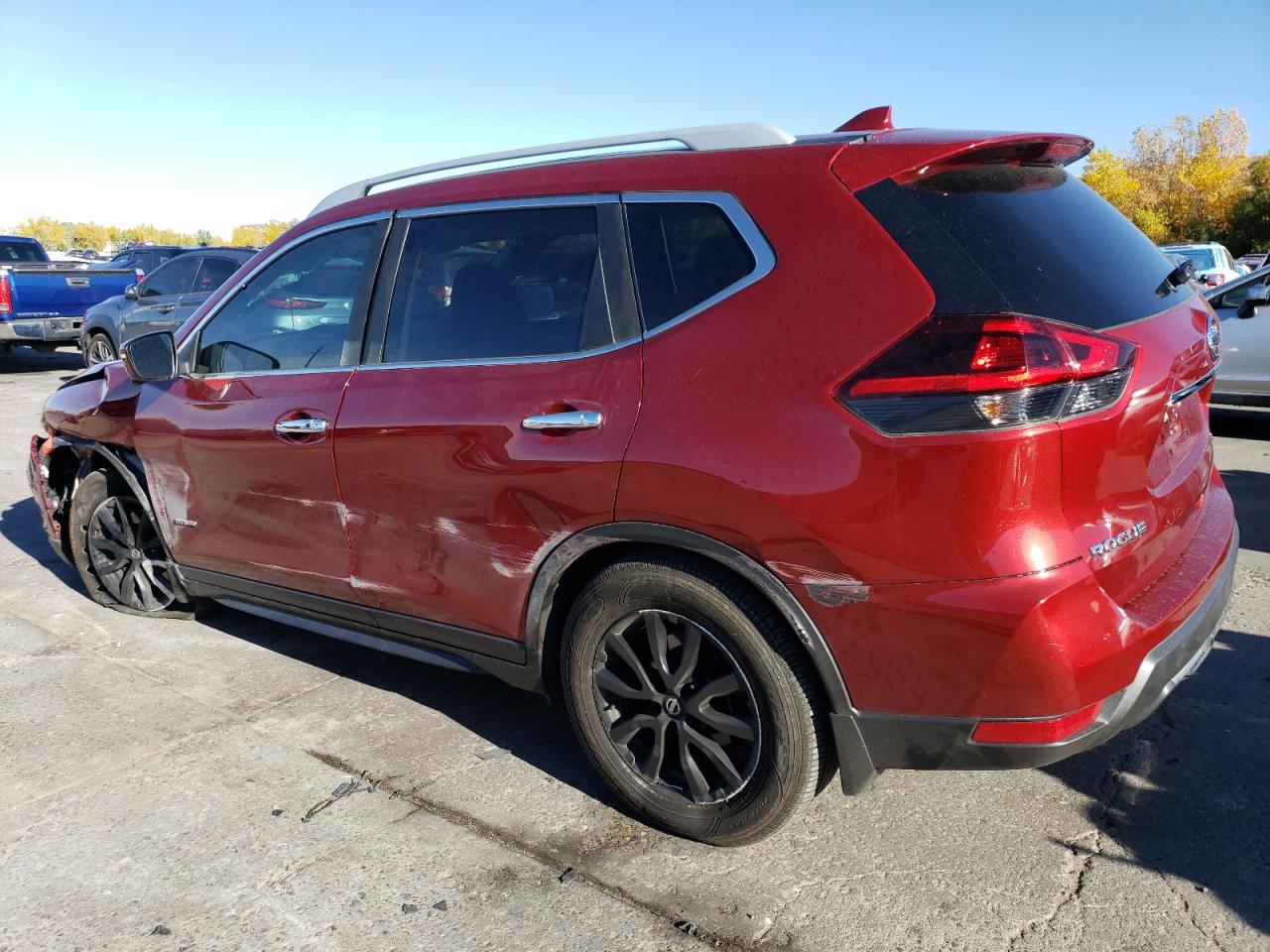 2018 Nissan Rogue - Image 2