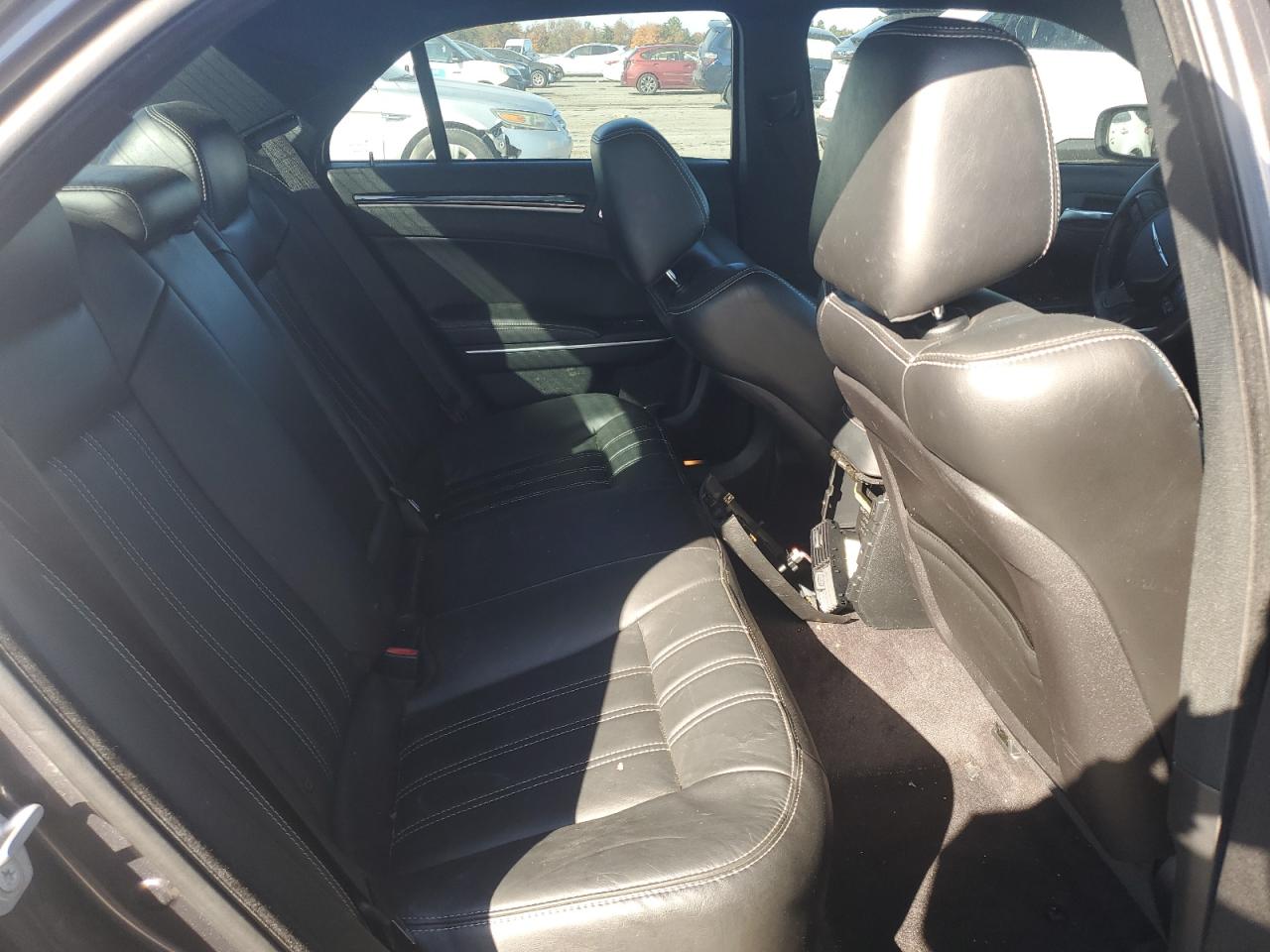 2018 Chrysler 300 - Image 11