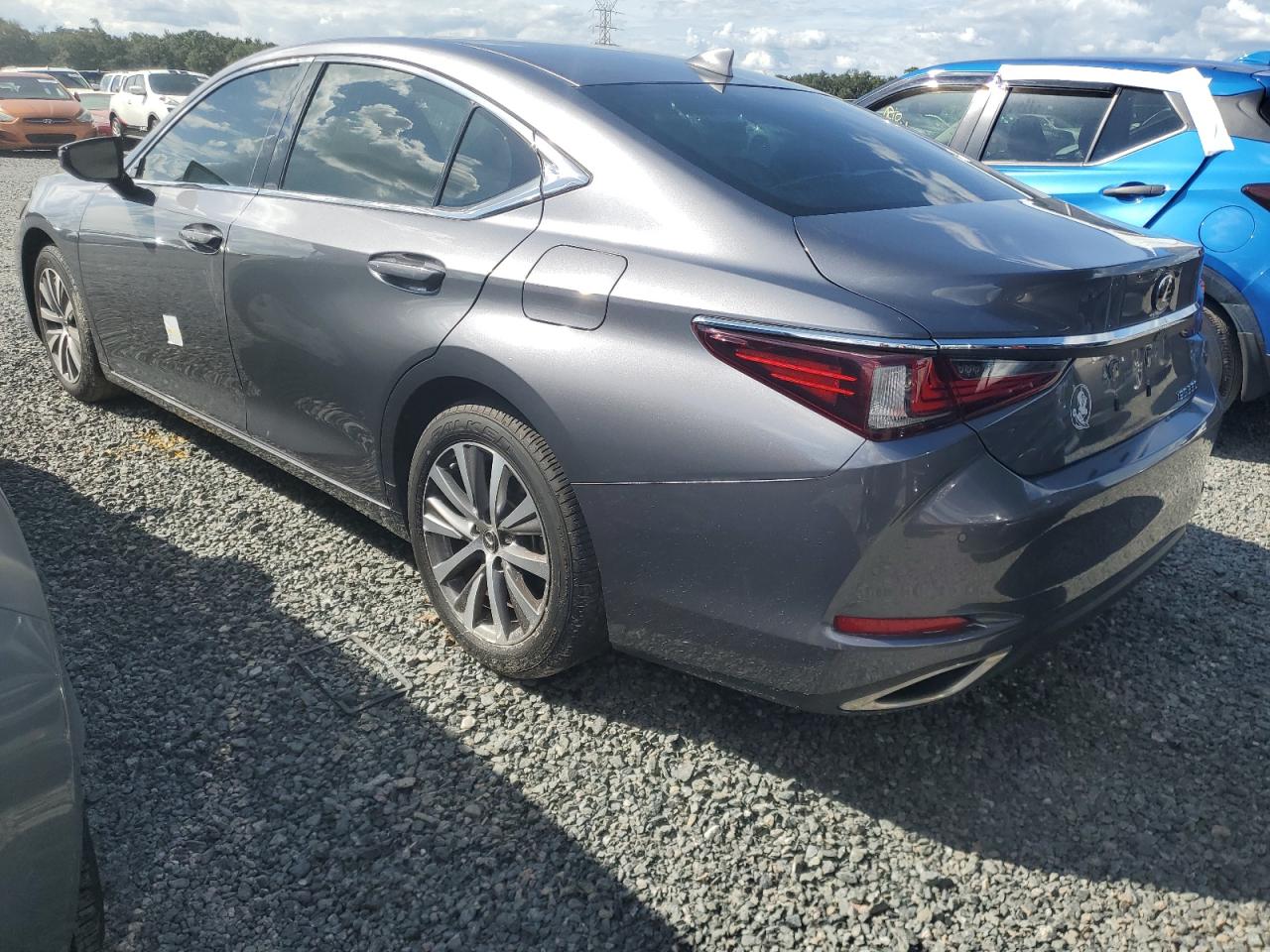 58ABZ1B16KU045535 2019 LEXUS ES - Image 2