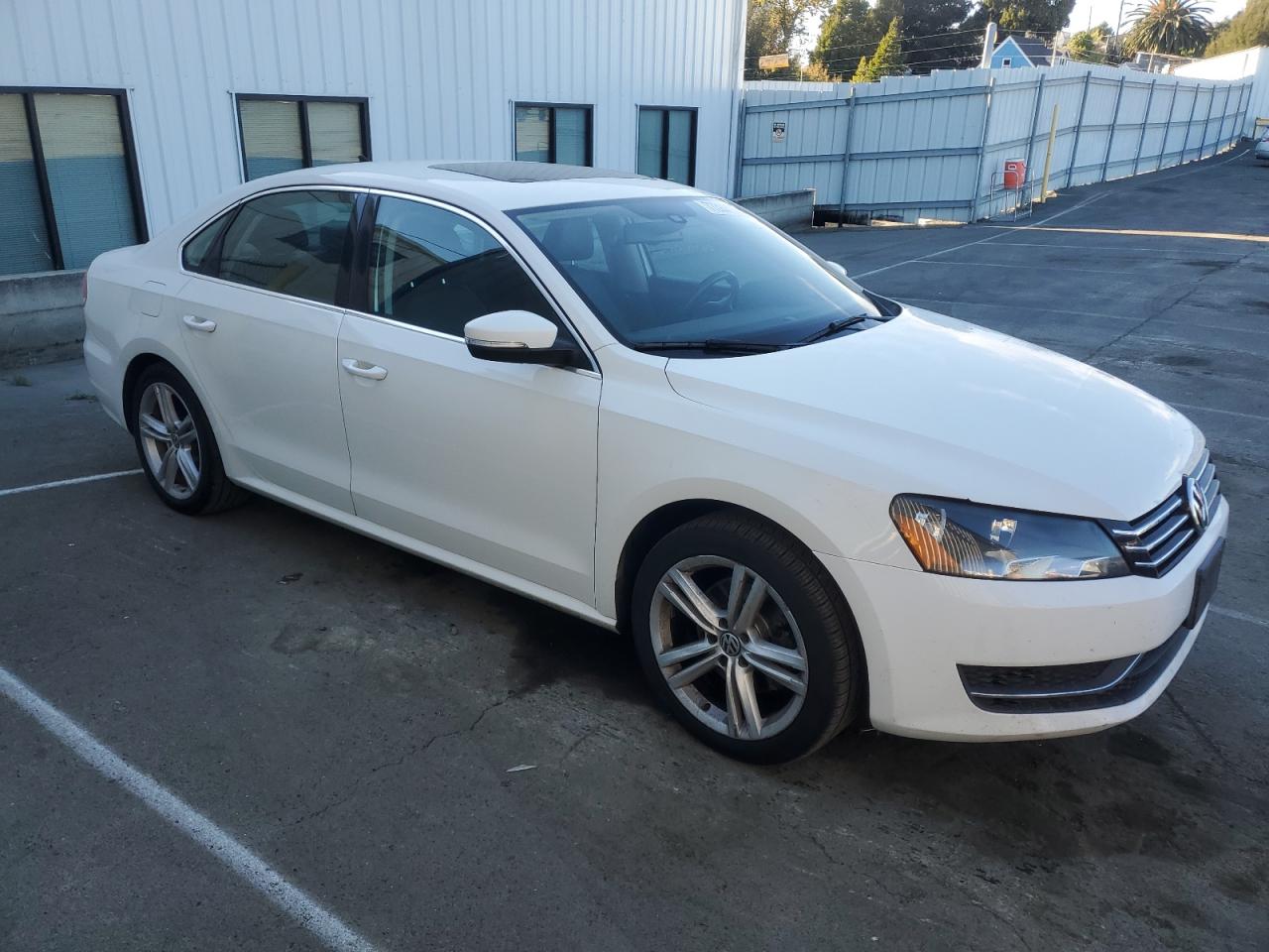 2014 Volkswagen Passat - Image 4