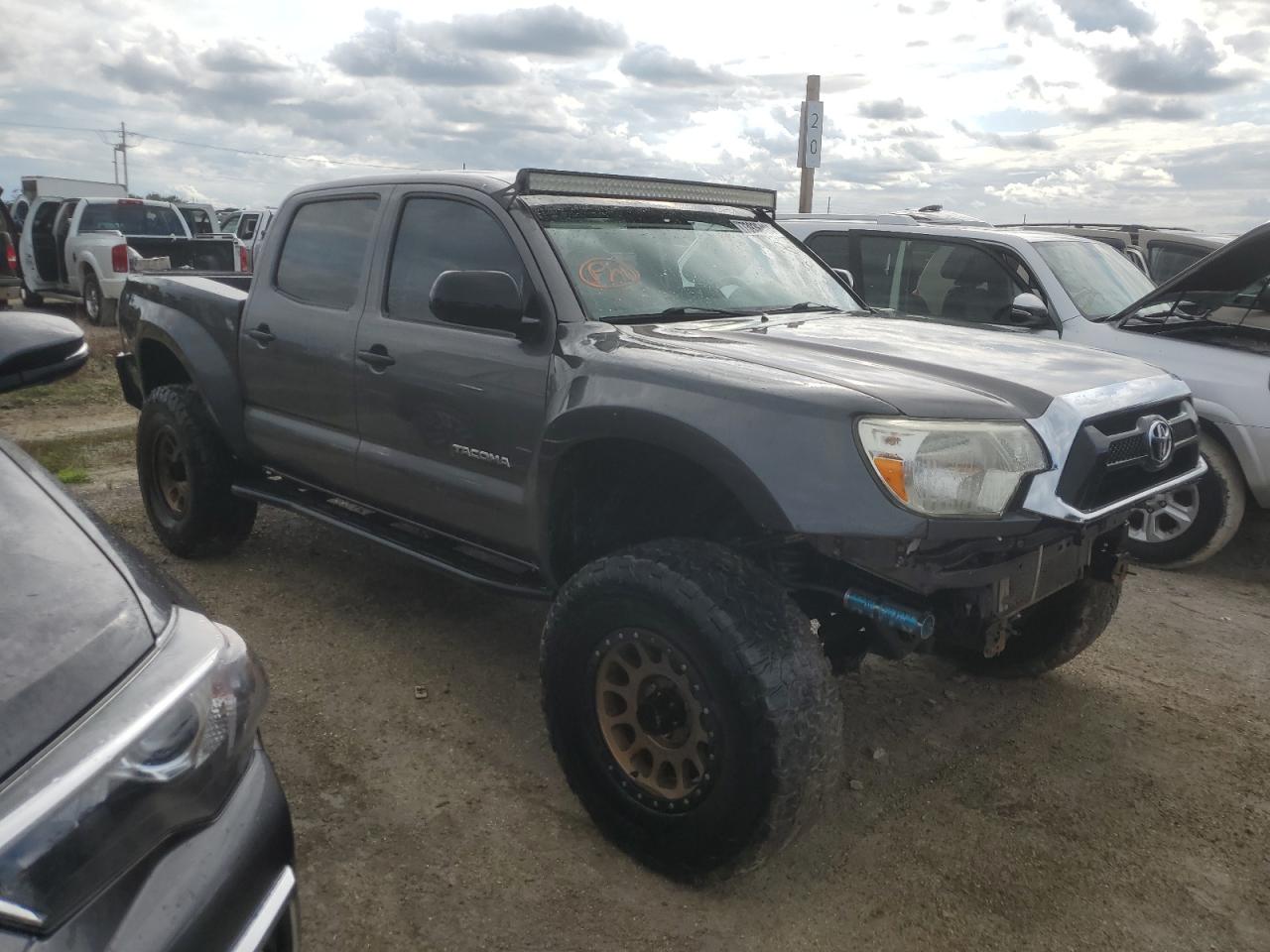 2015 Toyota Tacoma - Image 4