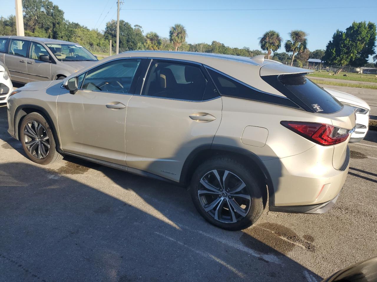 2T2BGMCAXJC021912 2018 LEXUS RX - Image 2