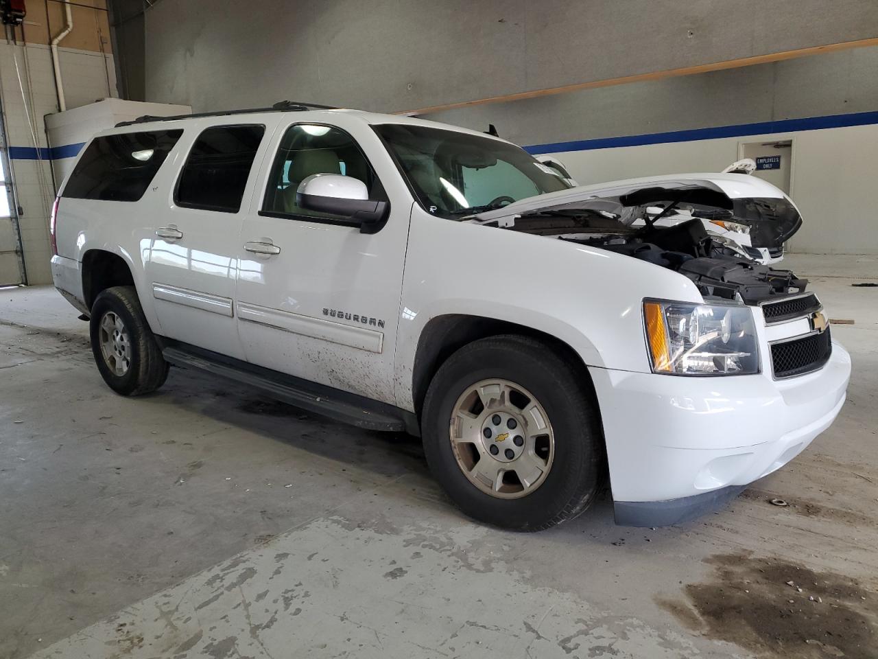 2013 Chevrolet Suburban - Image 4
