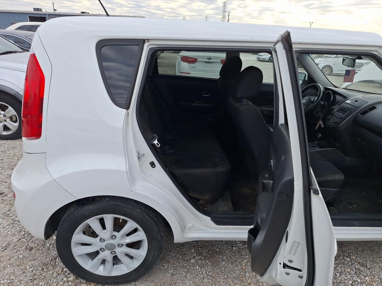 2013 Kia Soul + VIN: KNDJT2A6XD7761447 Lot: 76467654