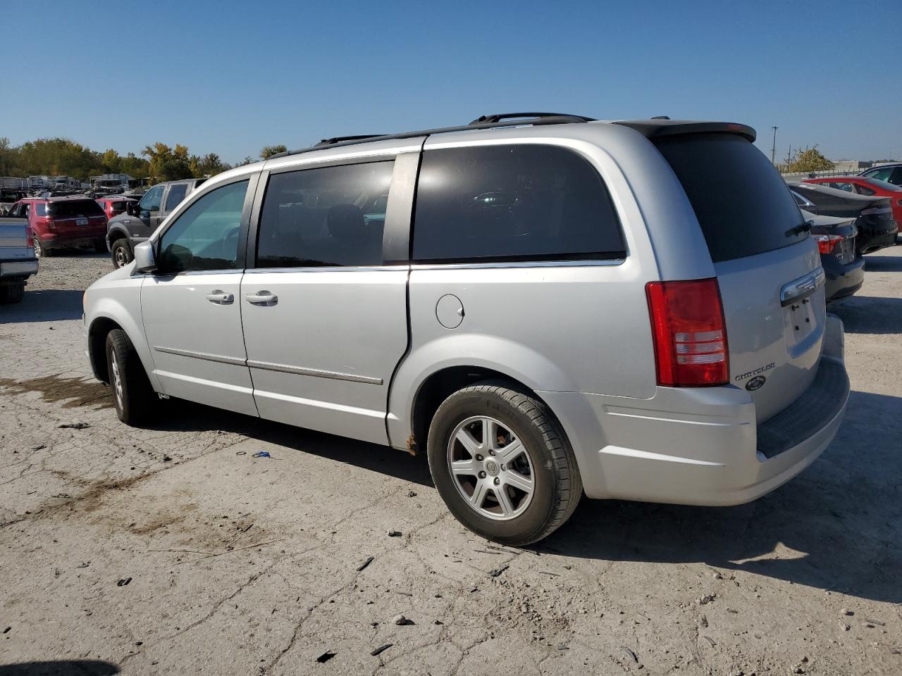 2010 Chrysler Town & Country - Image 2