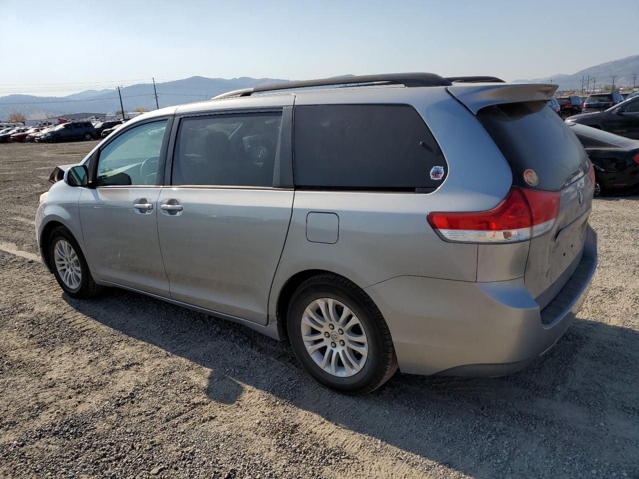 2013 Toyota Sienna - Image 2