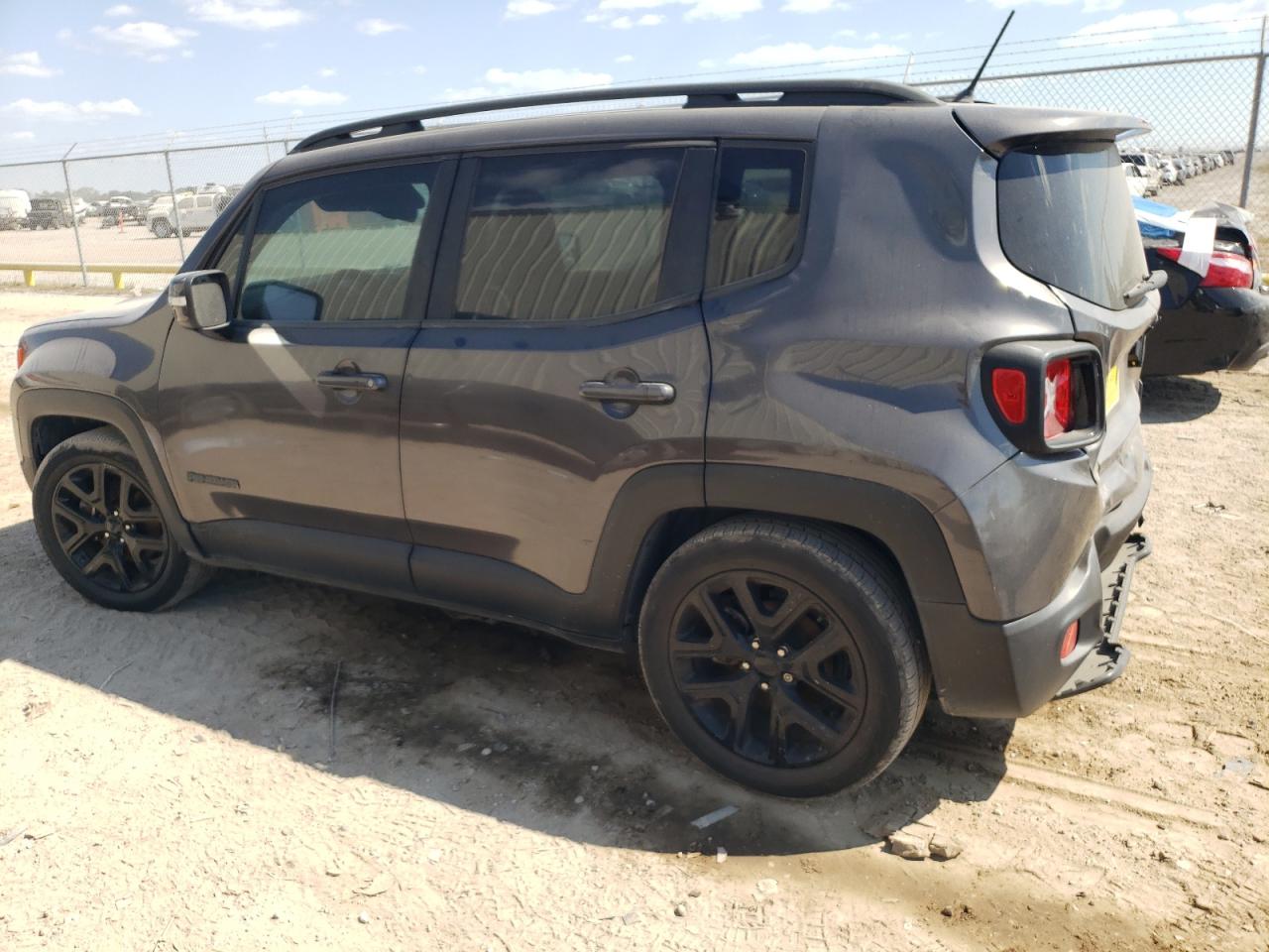 ZACCJABB0HPE65365 2017 JEEP RENEGADE - Image 2