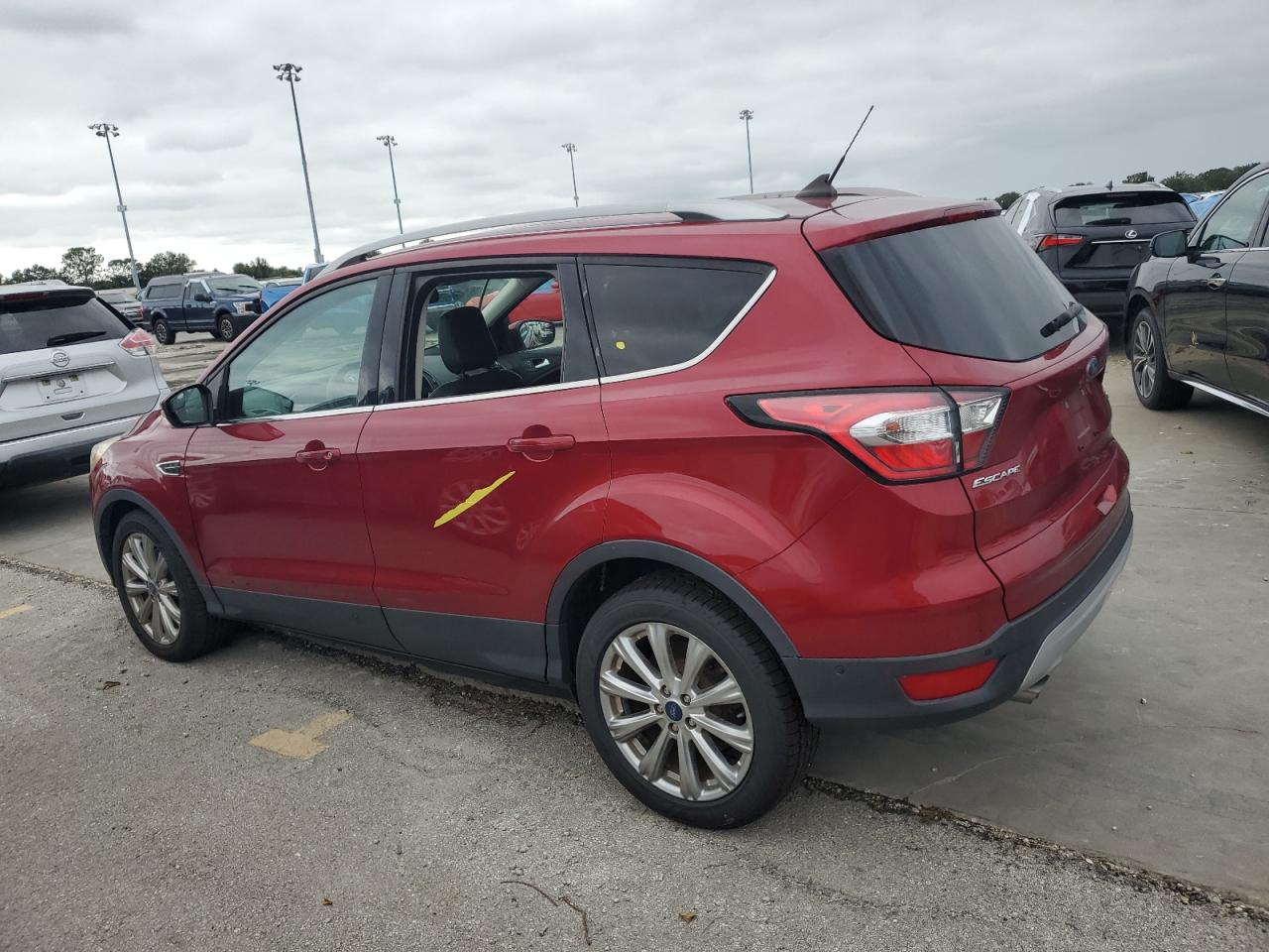 1FMCU9J94JUC71071 2018 Ford Escape Titanium