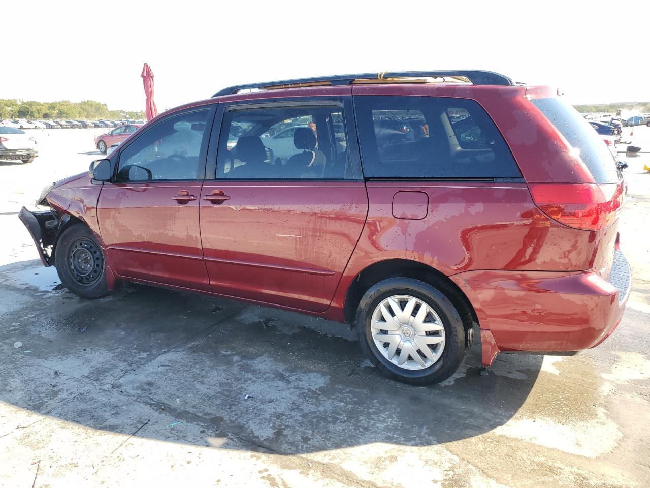 2004 Toyota Sienna - Image 2
