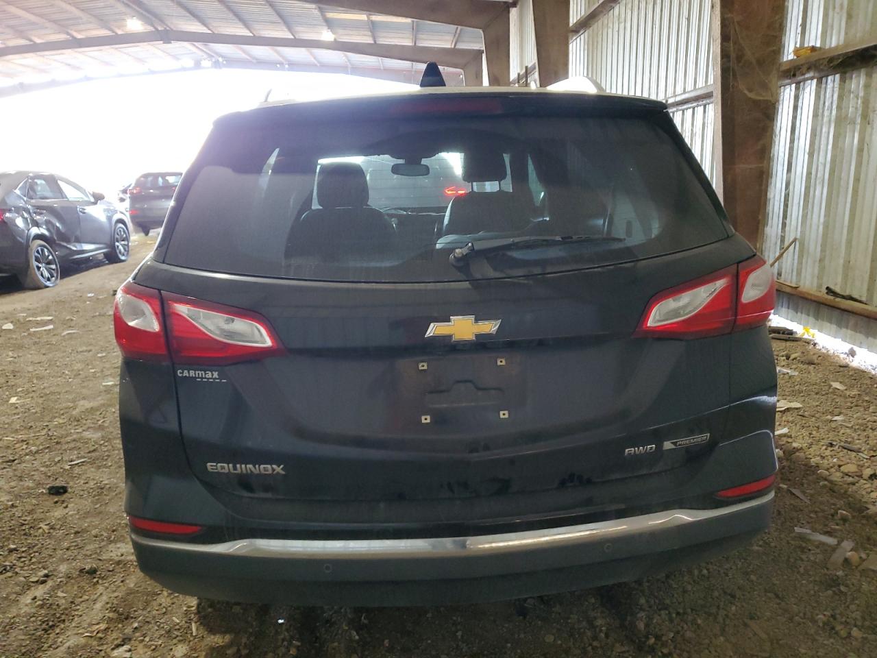 2GNAXVEV3J6220671 2018 Chevrolet Equinox Premier