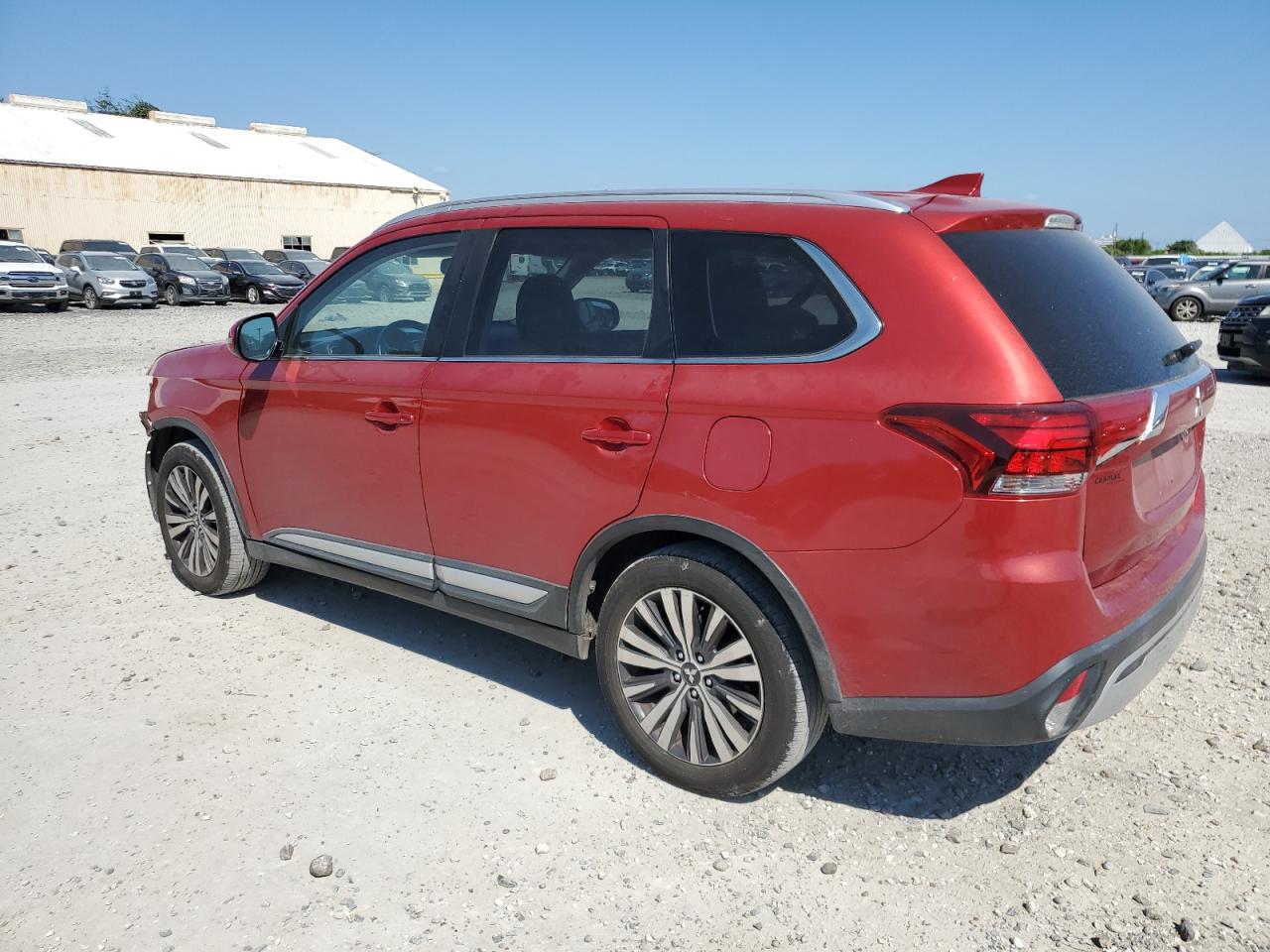 2019 Mitsubishi Outlander - Image 2