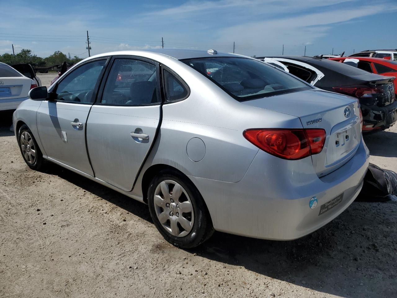 2009 Hyundai Elantra - Image 2