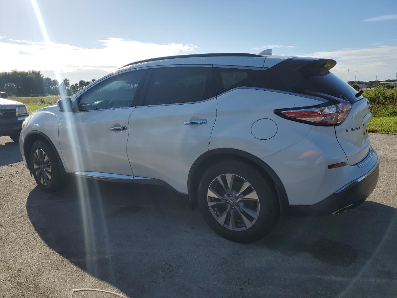 2017 Nissan Murano - Image 2