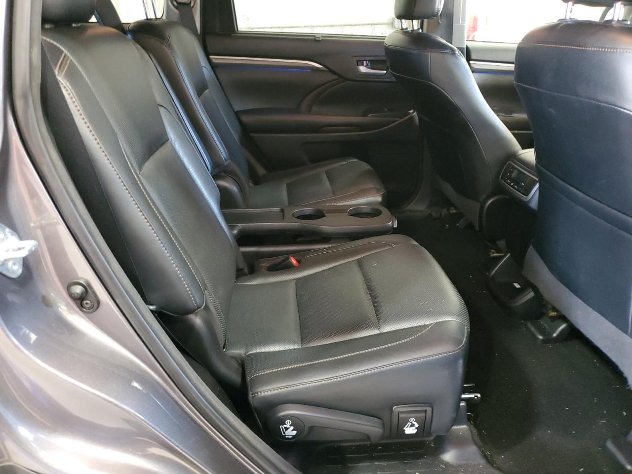 2018 Toyota Highlander - Image 11