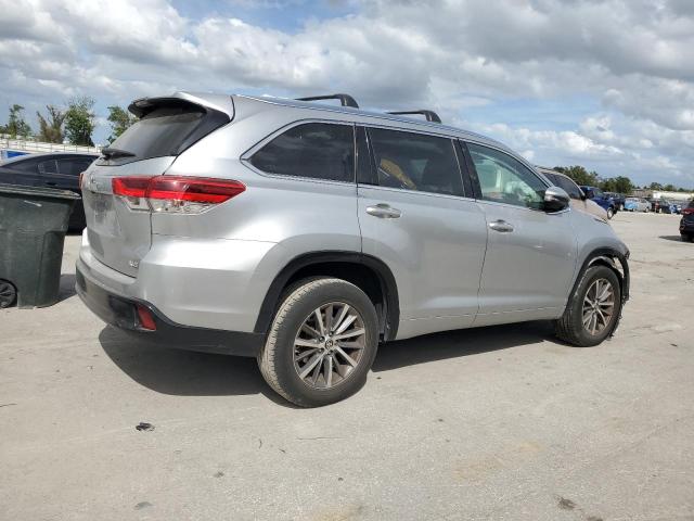  TOYOTA HIGHLANDER 2018 Srebrny