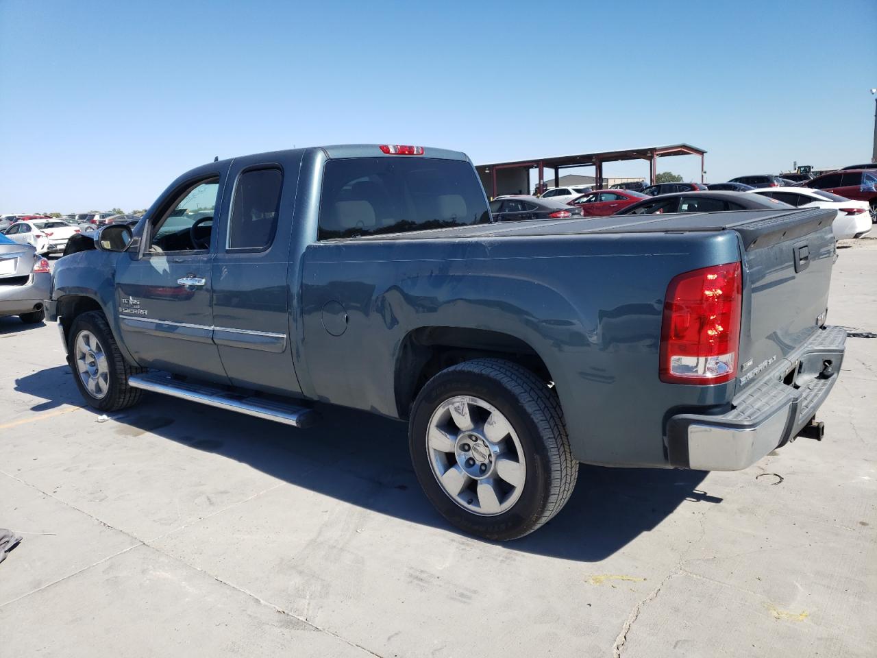 2009 GMC Sierra - Image 2