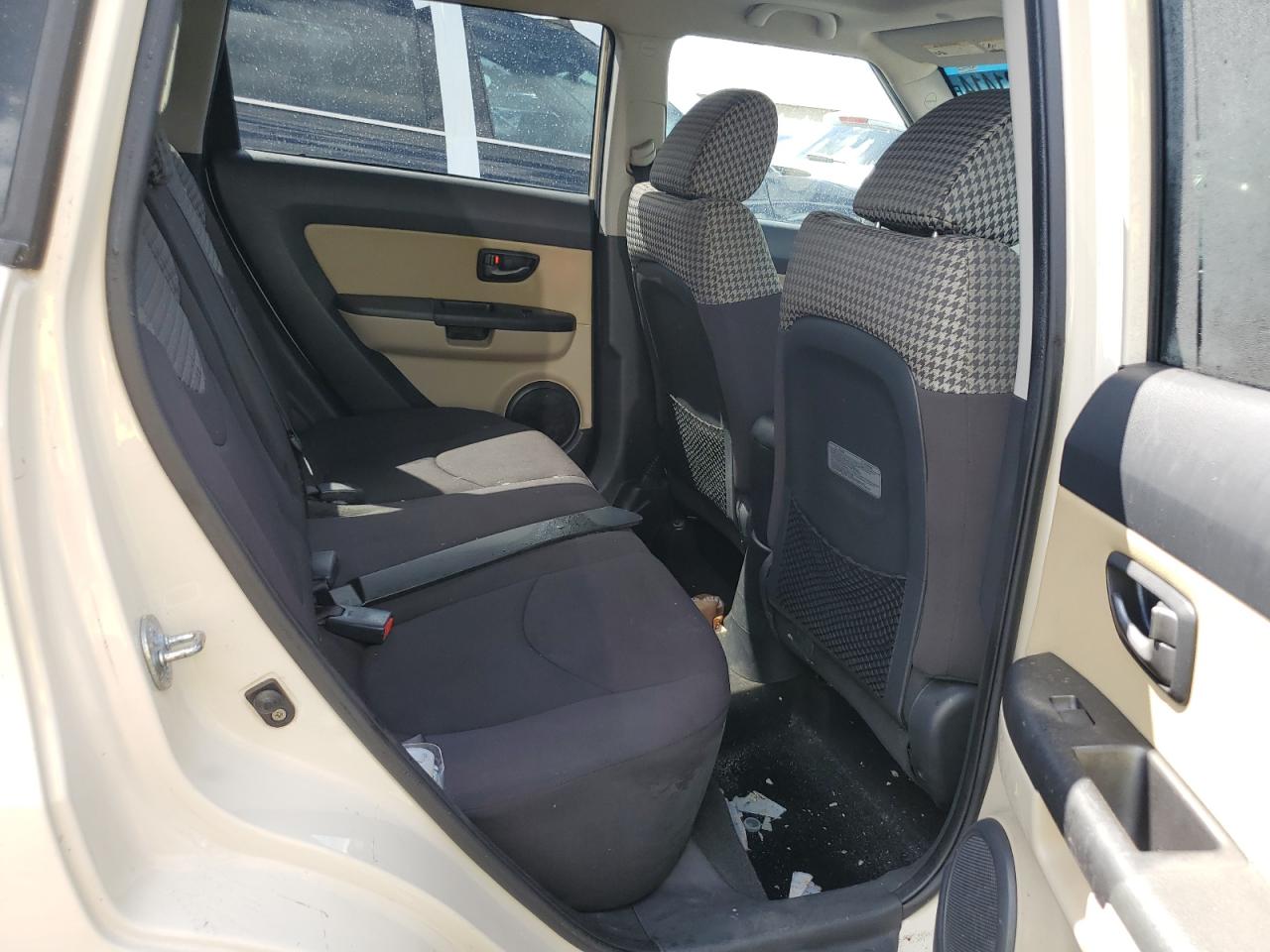 2011 Kia Soul + VIN: KNDJT2A22B7718313 Lot: 73831414