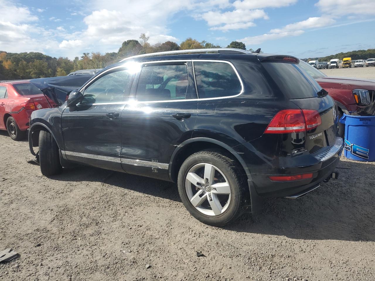 2014 Volkswagen Touareg - Image 2