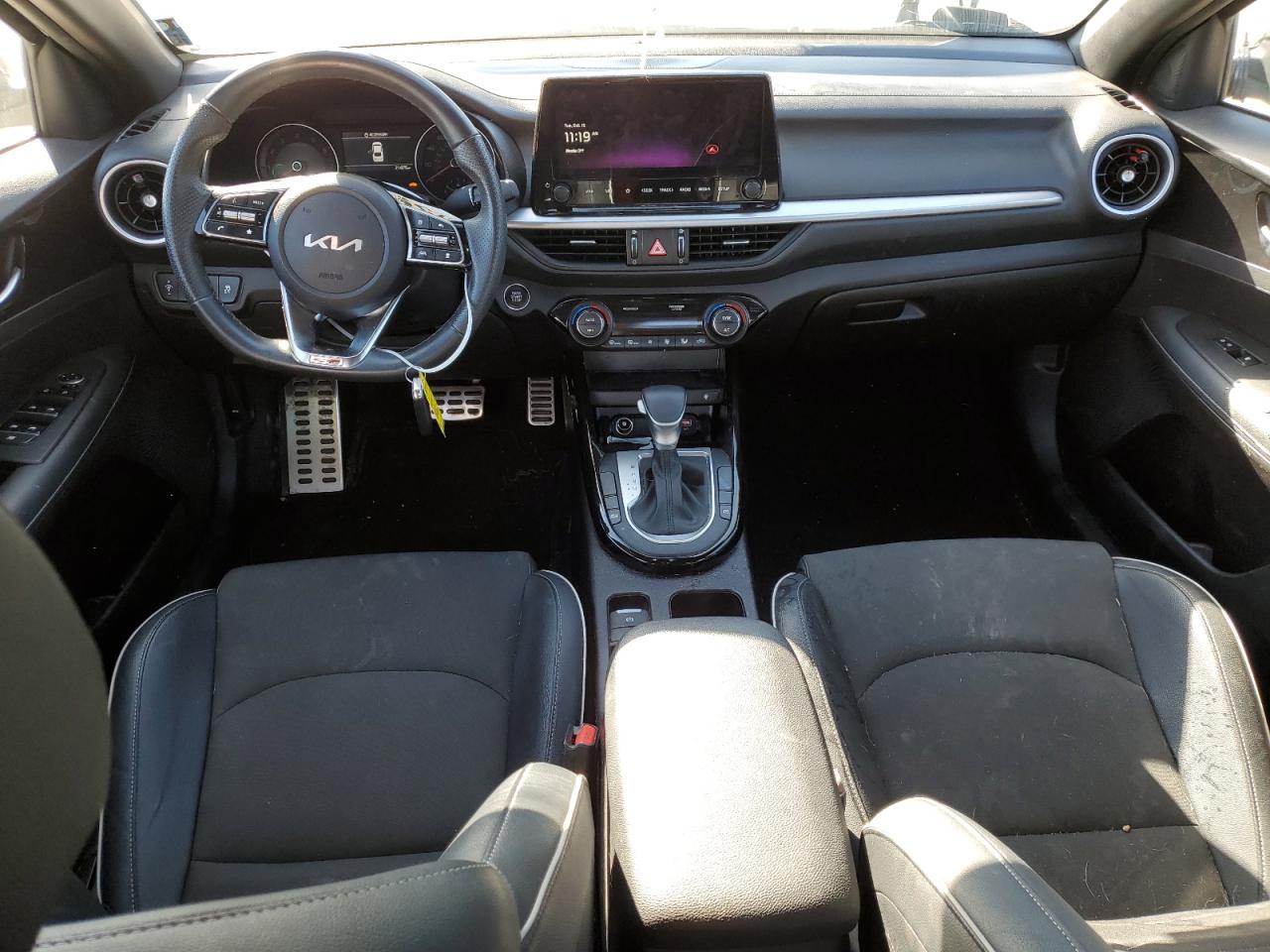 2023 Kia Forte - Image 8