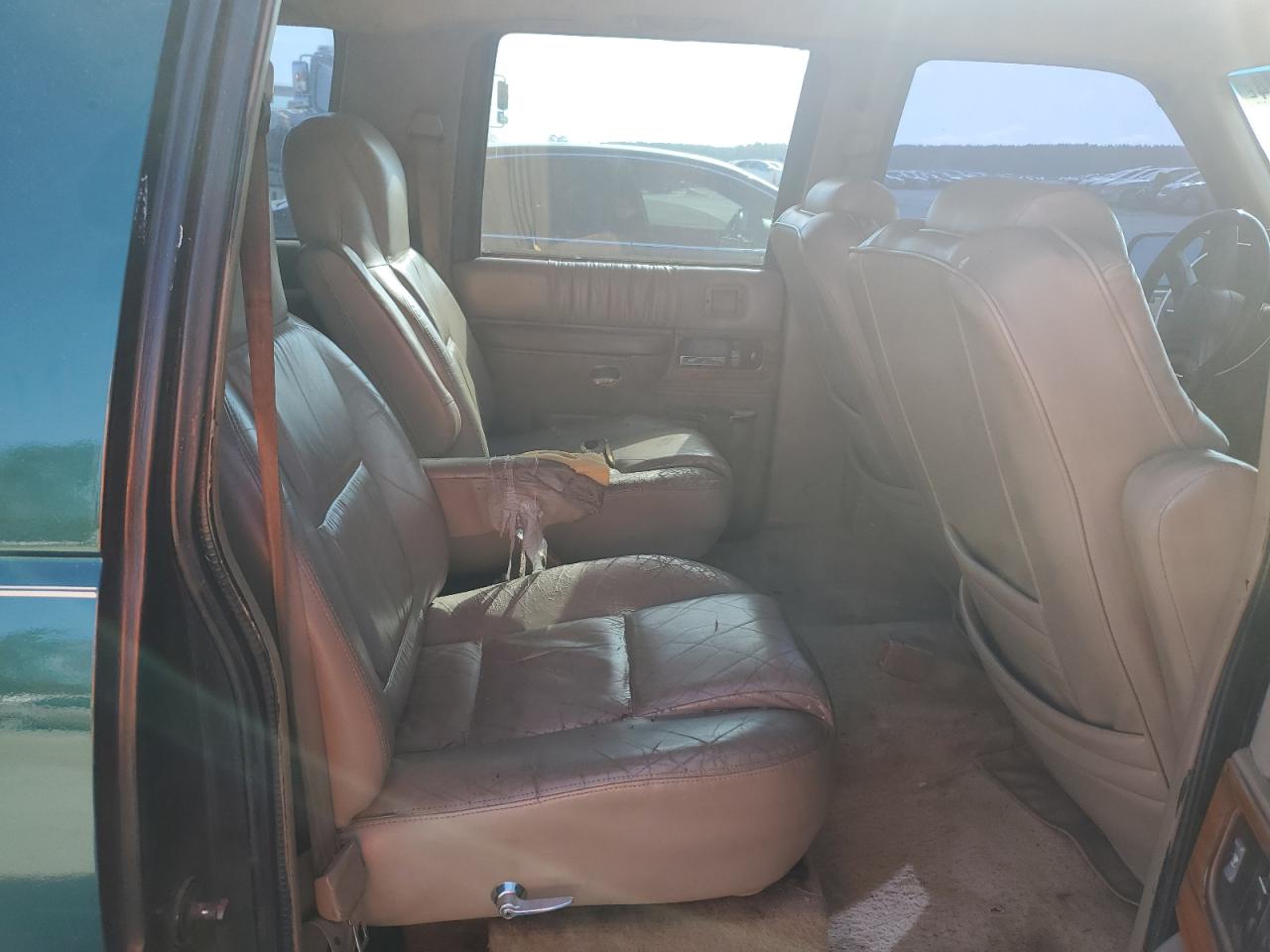 1994 Chevrolet Suburban - Image 11