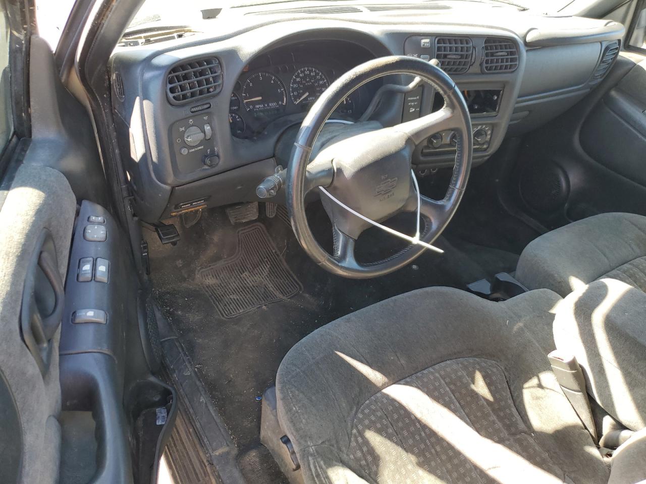 2002 Chevrolet S-10 Pickup - Image 8