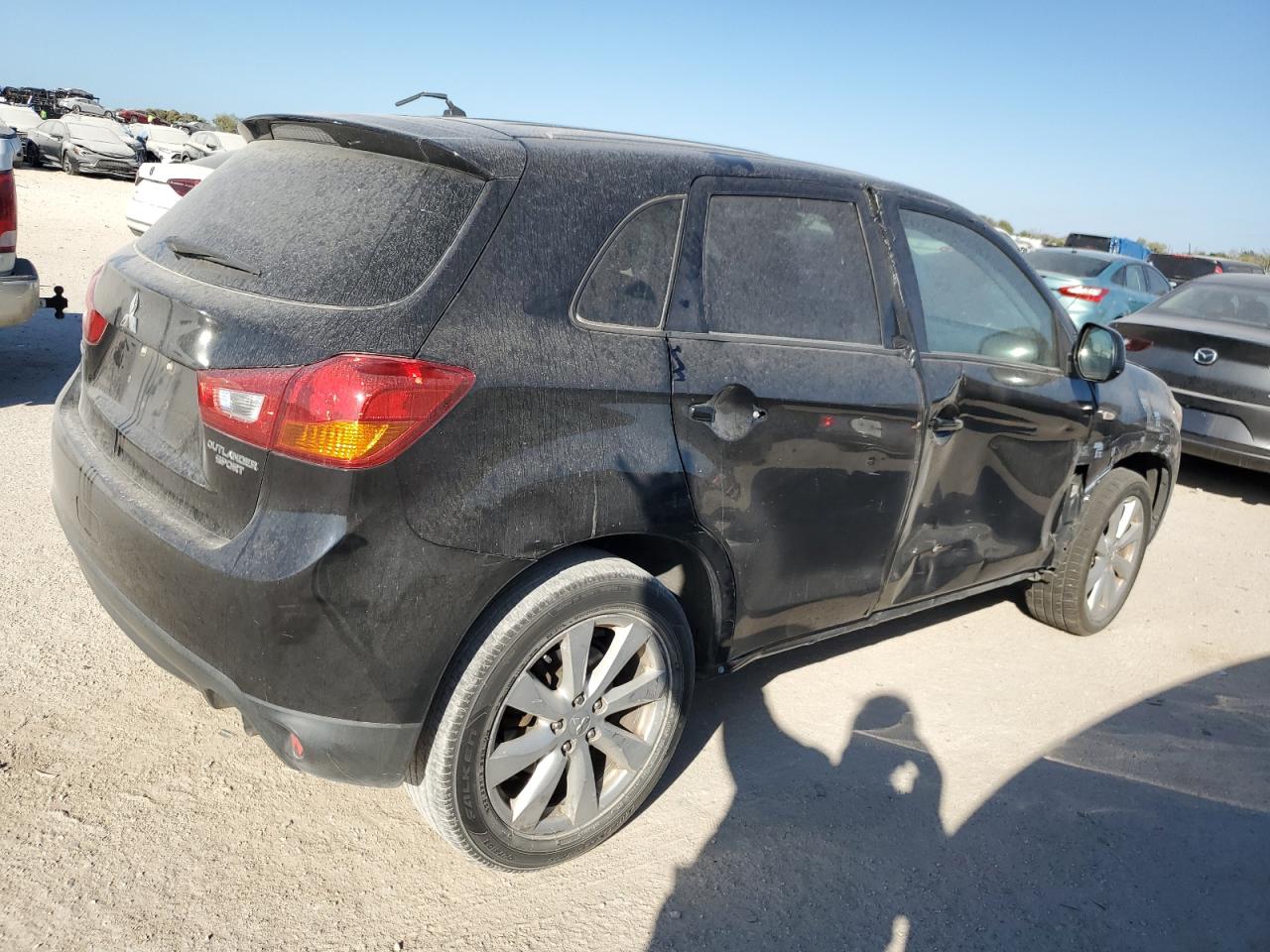 2014 Mitsubishi Outlander - Image 3