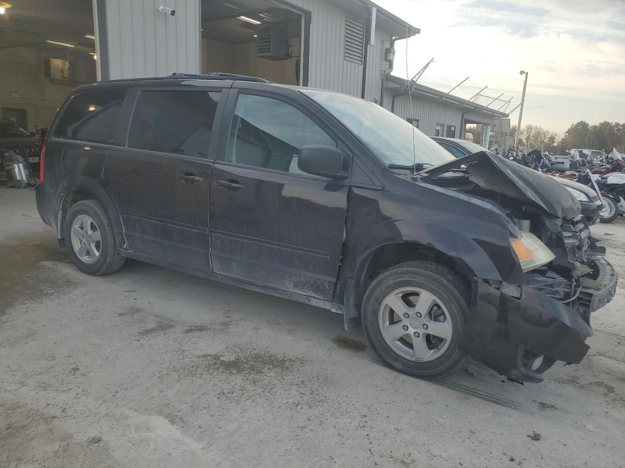 2010 Dodge Caravan - Image 4