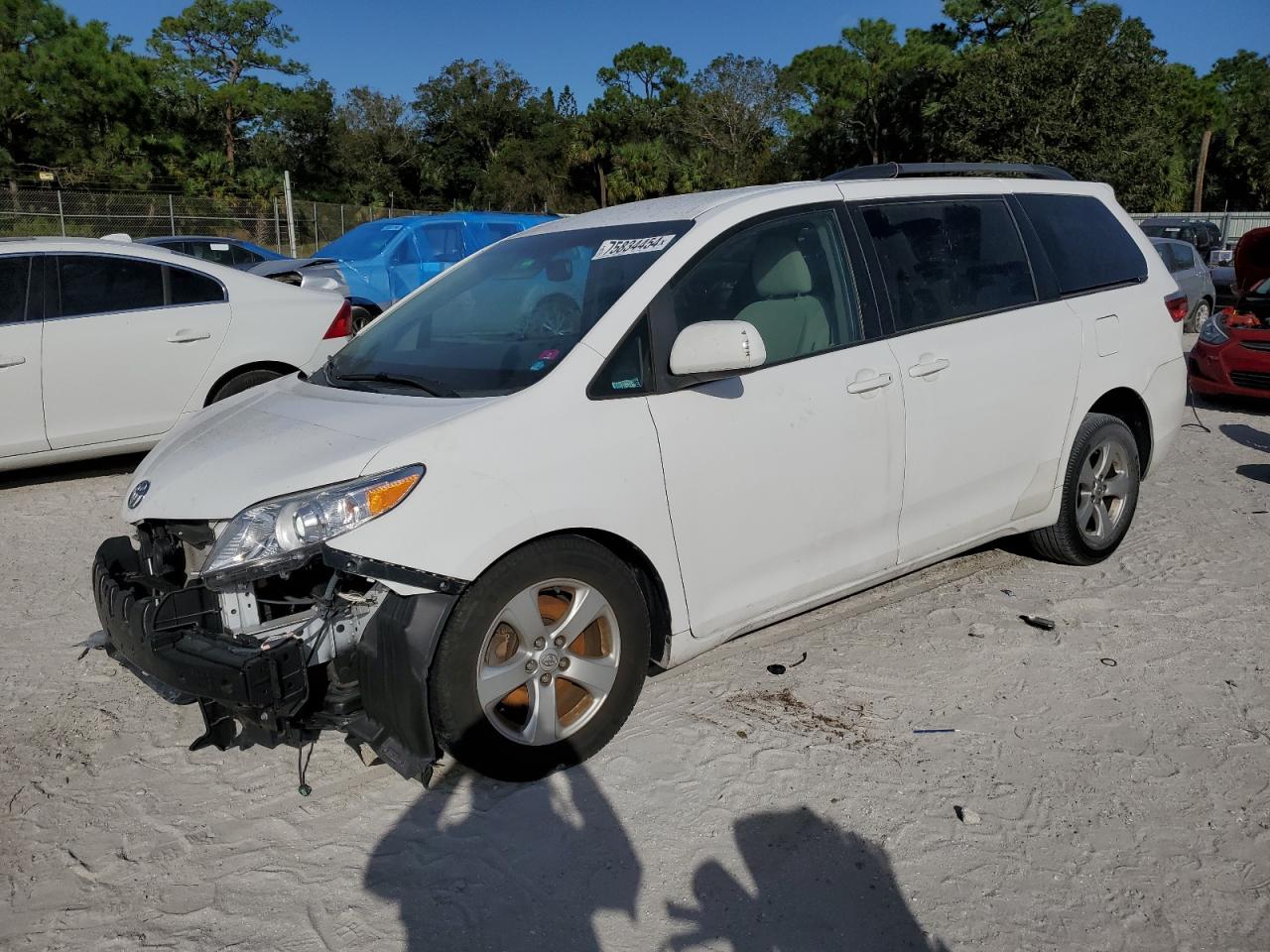 2015 Toyota Sienna - Image 1
