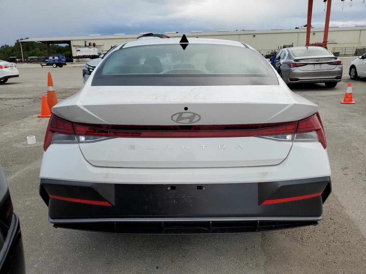 2024 Hyundai Elantra - Image 6