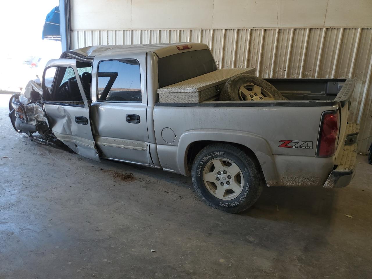 2005 Chevrolet Silverado - Image 2