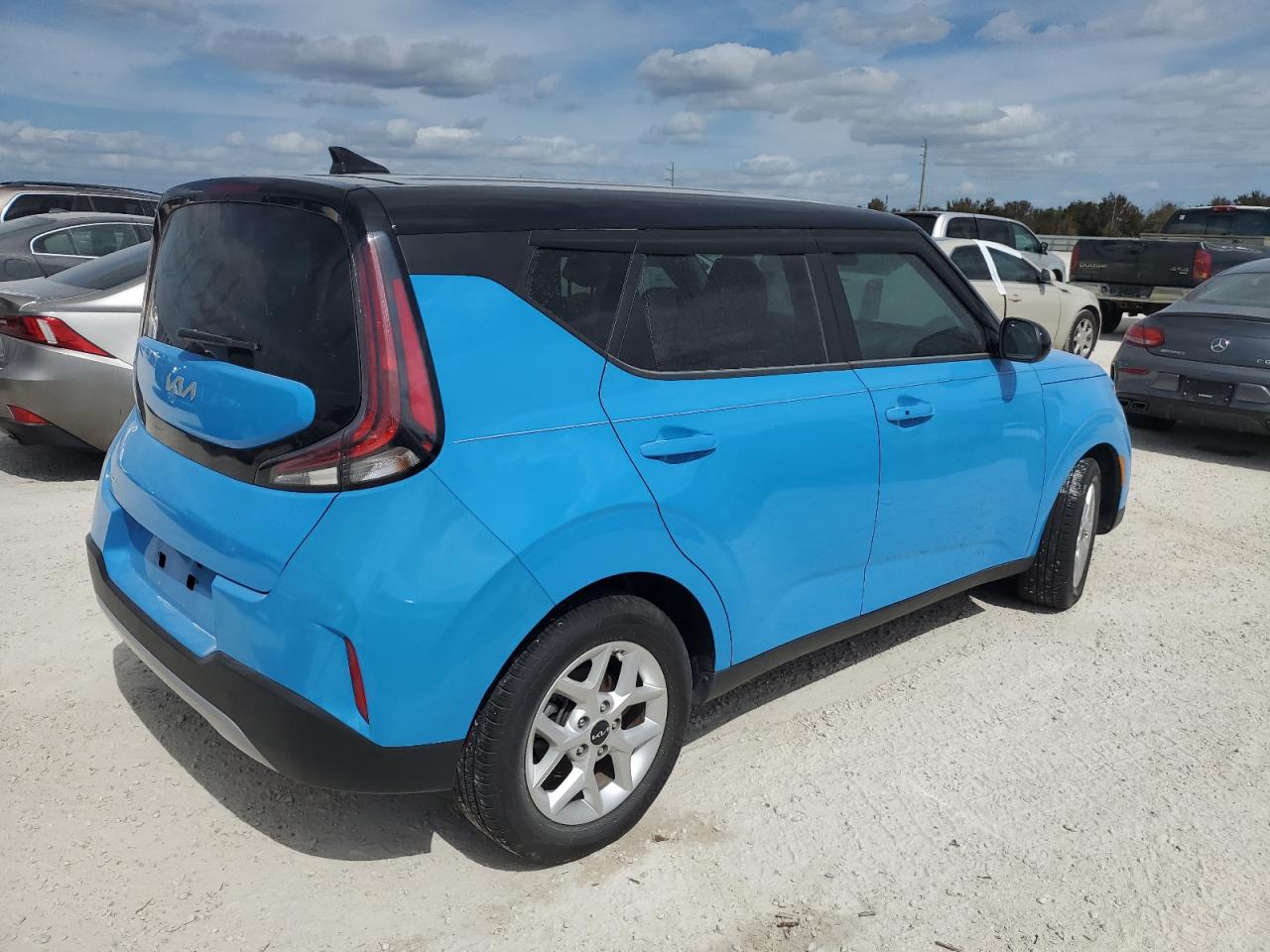 2023 Kia Soul - Image 3