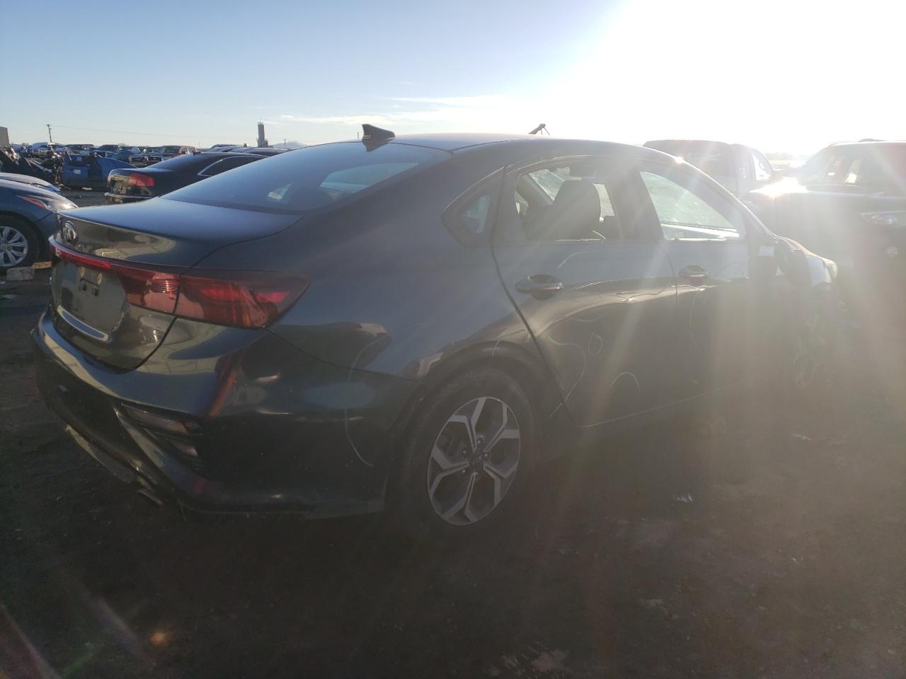 VIN 3KPF24AD2LE143041 2020 KIA FORTE no.3