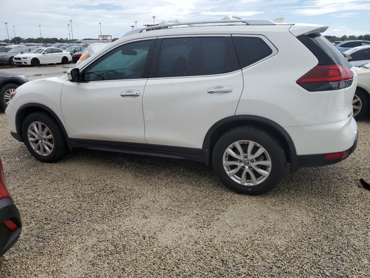 JN8AT2MT4KW266136 2019 NISSAN ROGUE - Image 2