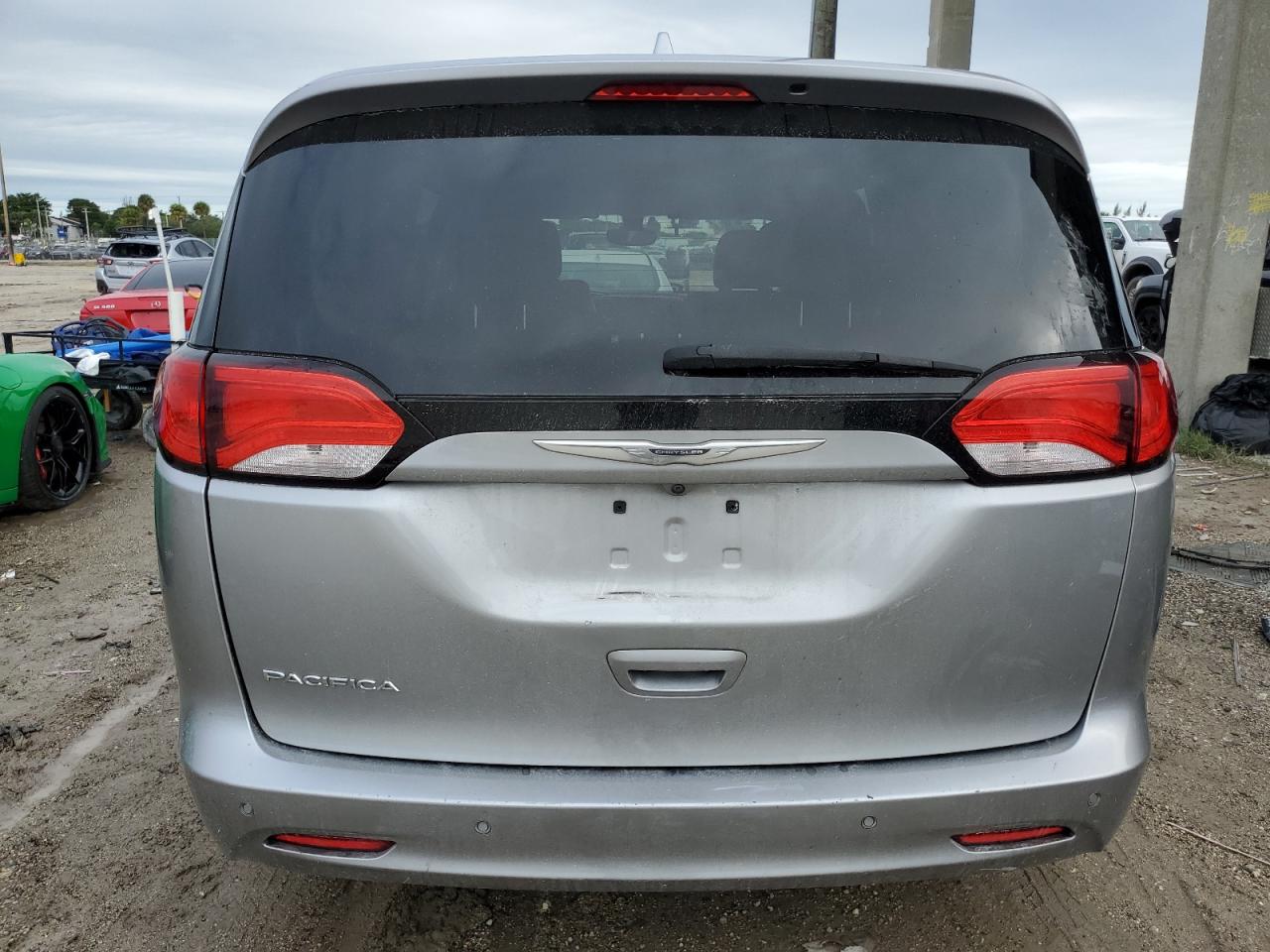 2017 Chrysler Pacifica Touring VIN: 2C4RC1DG8HR623539 Lot: 73633874