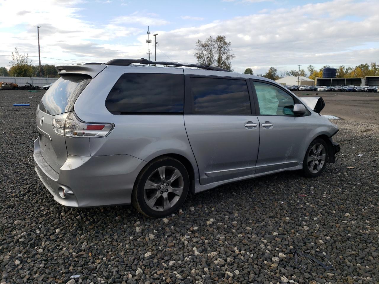 VIN 5TDXK3DC7DS402857 2013 TOYOTA SIENNA no.3