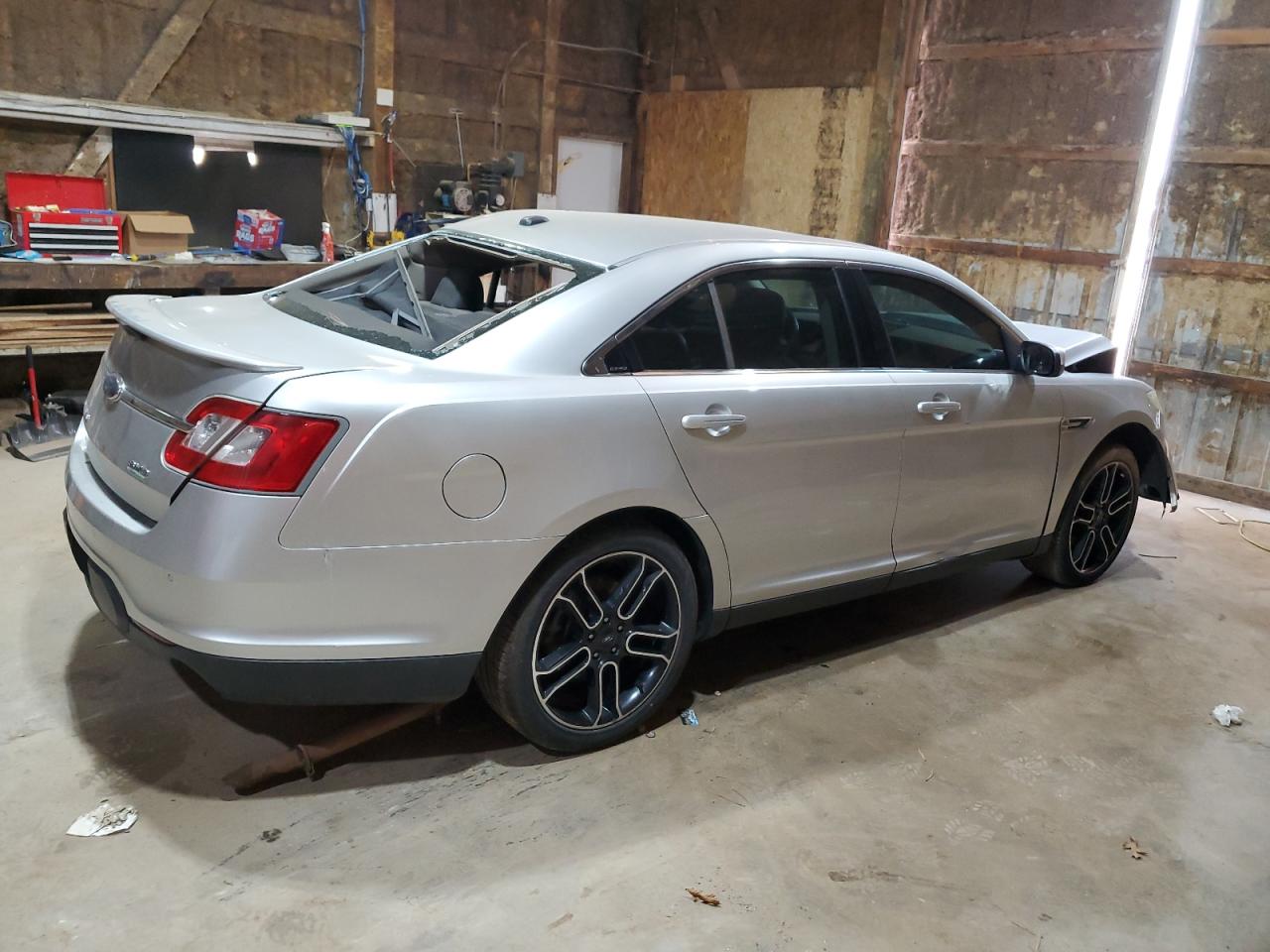 2010 Ford Taurus - Image 3