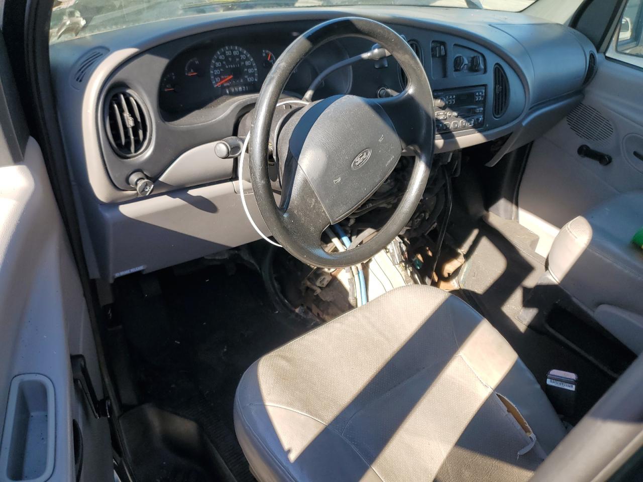 2000 Ford Econoline E150 Van VIN: 1FTRE14W7YHB00445 Lot: 75105234