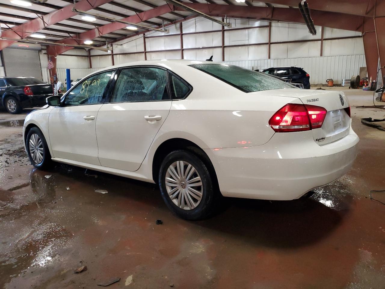 2015 Volkswagen Passat - Image 2