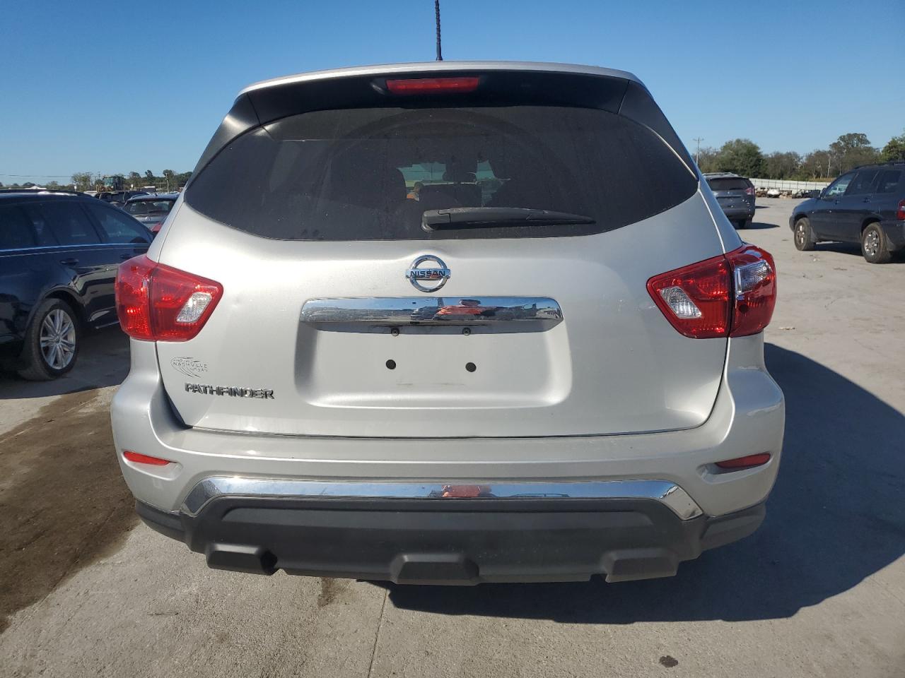 2018 Nissan Pathfinder S VIN: 5N1DR2MN1JC651013 Lot: 75050264