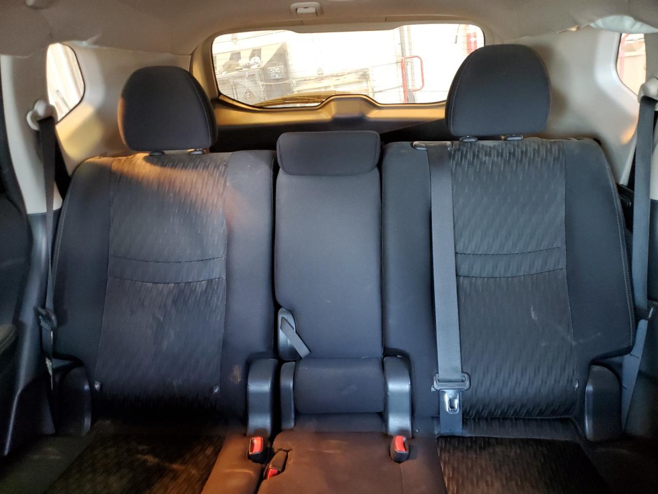 2018 Nissan Rogue - Image 10