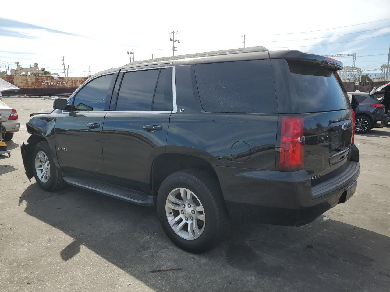 VIN 1GNSCBKC4JR378538 2018 CHEVROLET TAHOE no.2