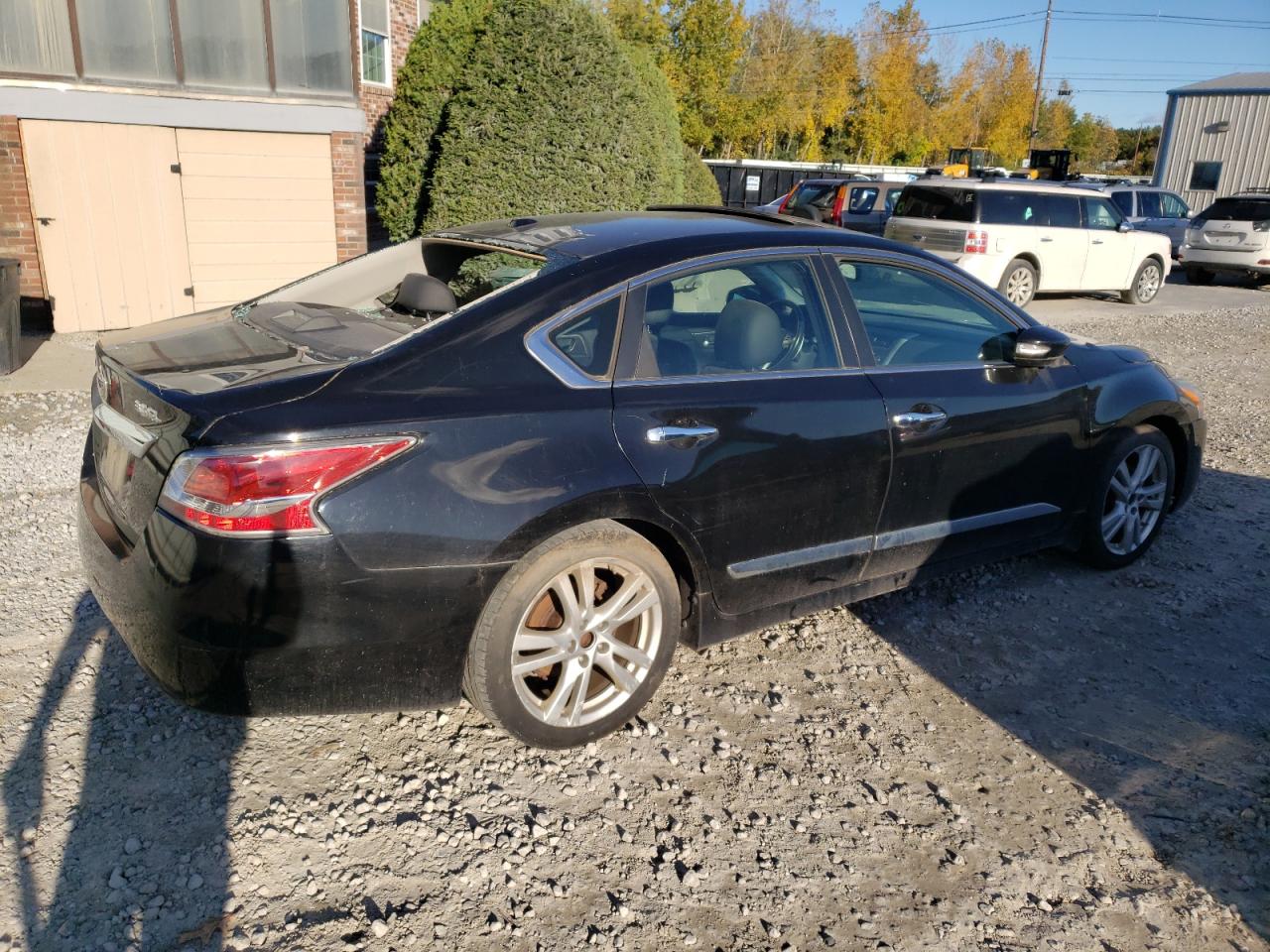 2015 Nissan Altima 3.5S VIN: 1N4BL3AP1FC104572 Lot: 72317884