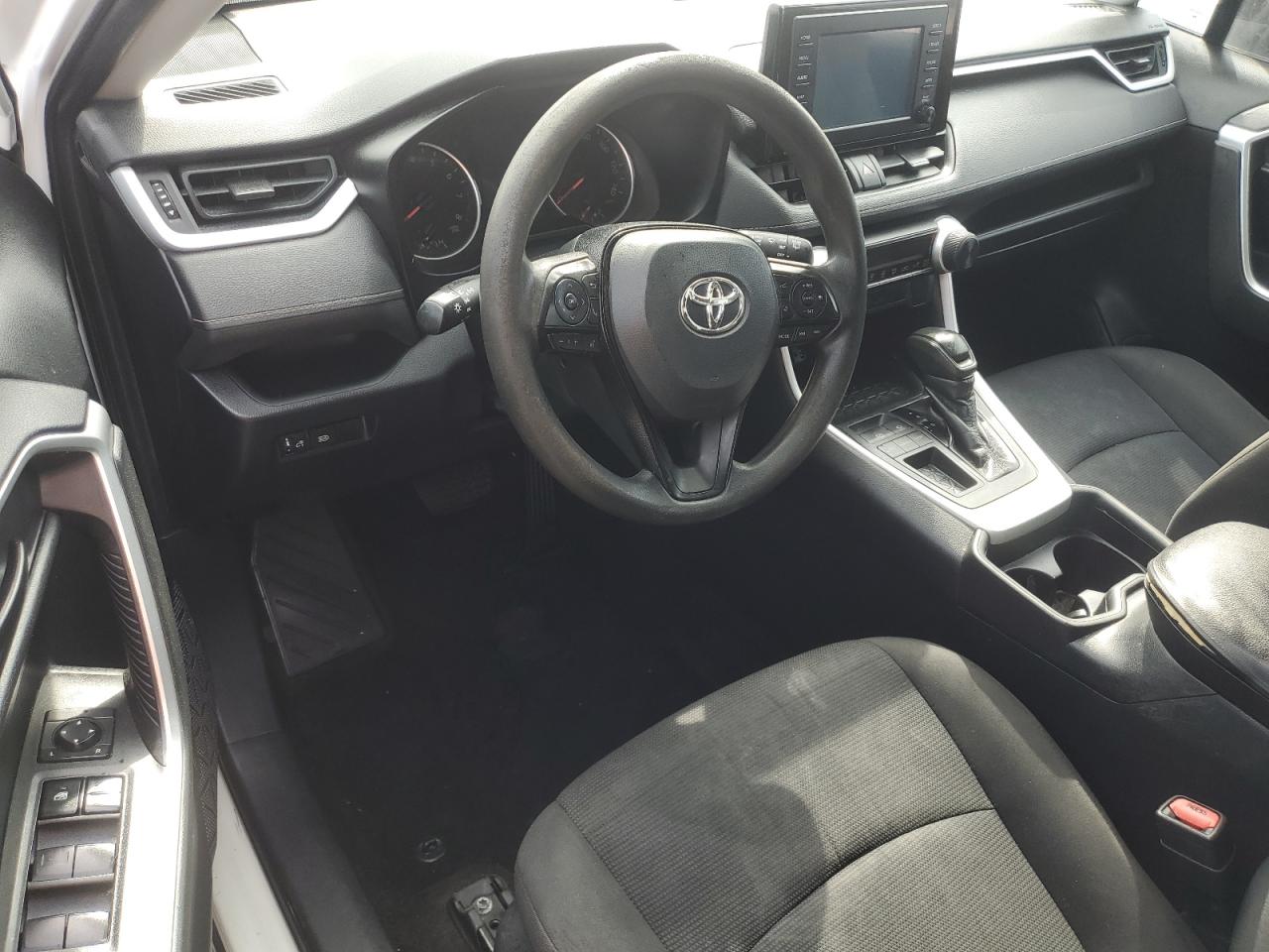 2019 Toyota RAV 4 - Image 8