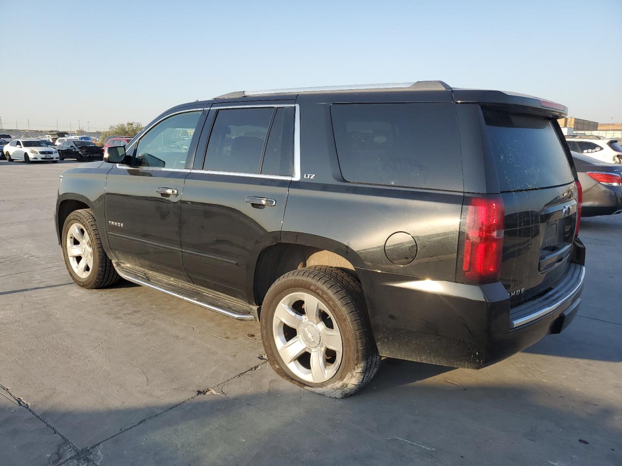 VIN 1GNSCCKC8FR106765 2015 CHEVROLET TAHOE no.2